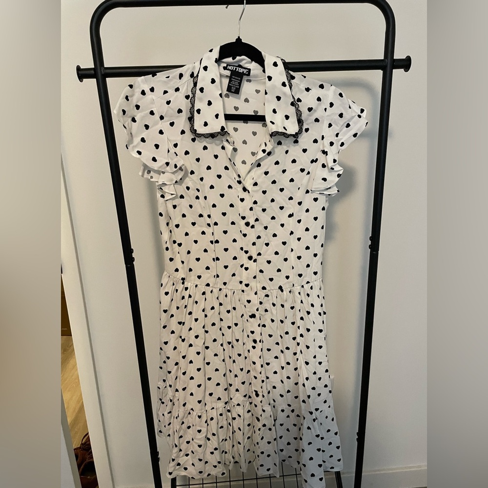 Black heart, white dress